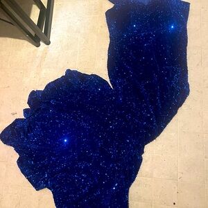 This is a dress worn for my prom 2 years ago still in very good condition!